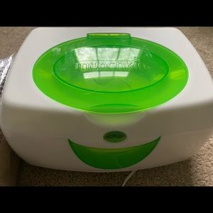 BRAND NEW MUNCHKIN WARM GLOW WIPE WARMER